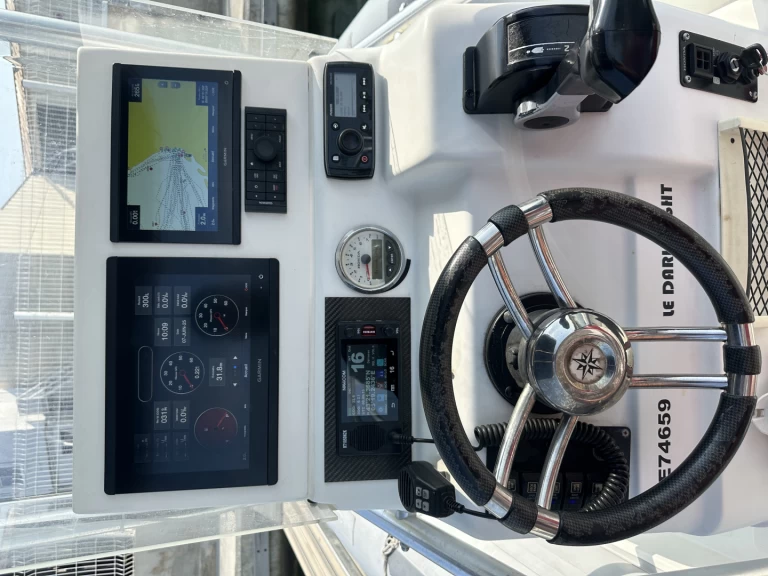 Louer Semi-rigide avec ou sans skipper Caribe à Marseille