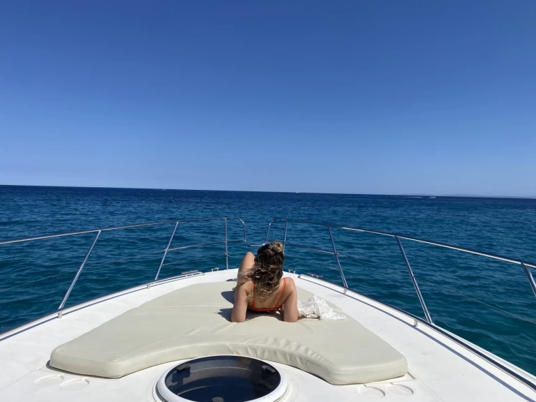 Louez un Princess Princess V50 à Porto-Vecchio