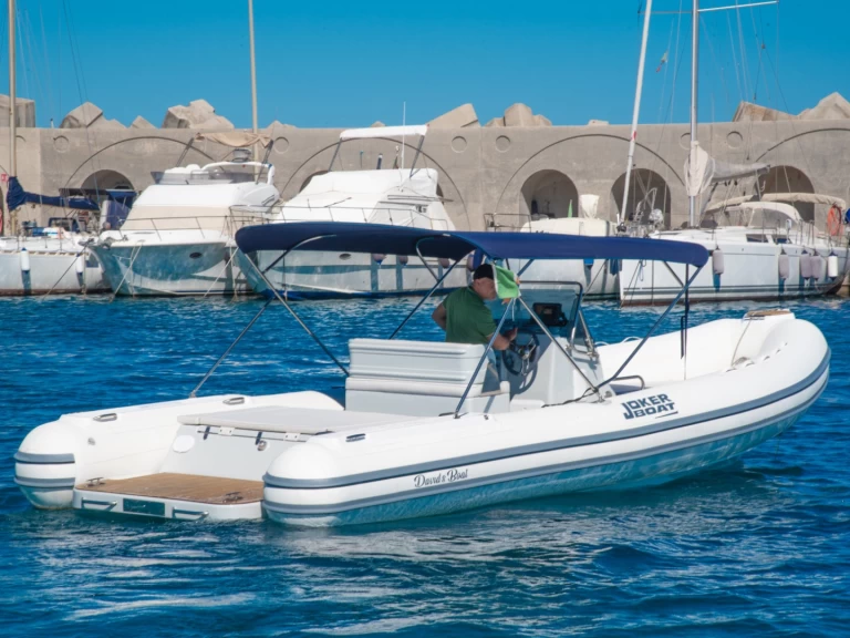 Louer Semi-rigide avec ou sans skipper Joker Boat à San Foca