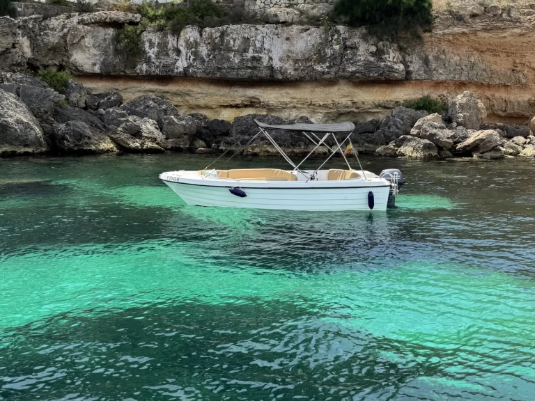 Louer Bateau à moteur avec ou sans skipper Polyester Yacht à Palma de Majorque