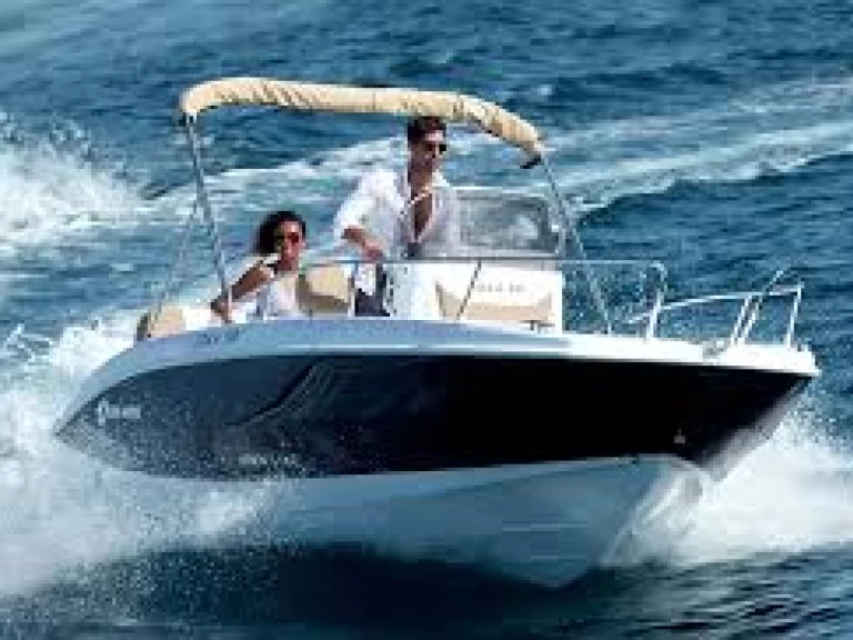 Bateau à moteur à louer à Portocolom au meilleur prix