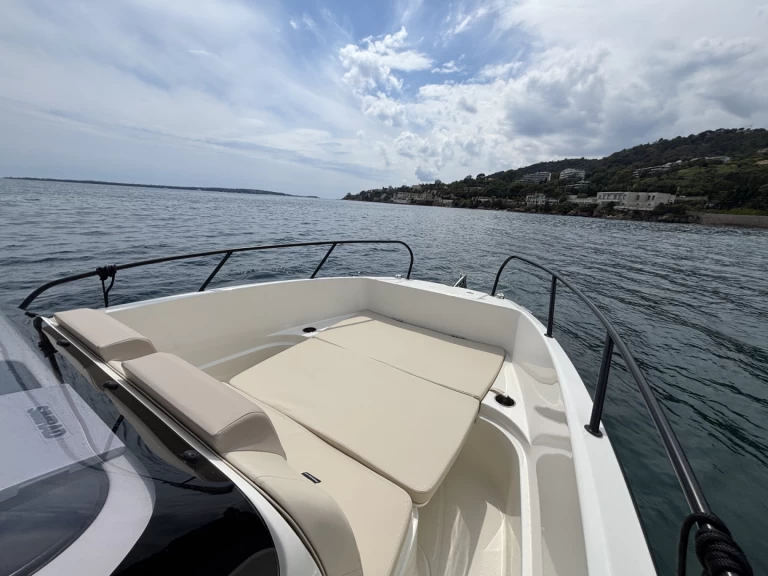 Bateau à moteur à louer à Cannes au meilleur prix