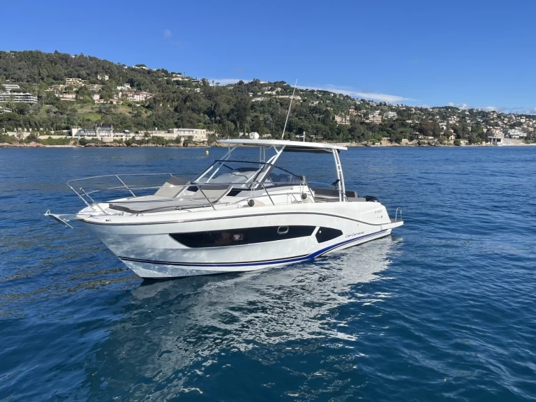 Location Bateau à moteur Jeanneau avec permis