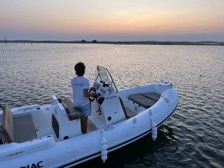 Louer Semi-rigide avec ou sans skipper Zodiac à Arcachon