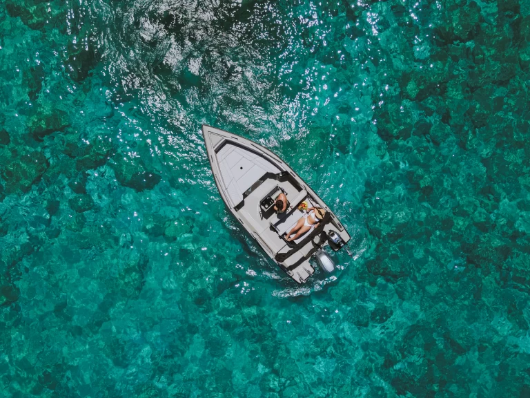 Location Bateau à moteur silver yachts  avec permis