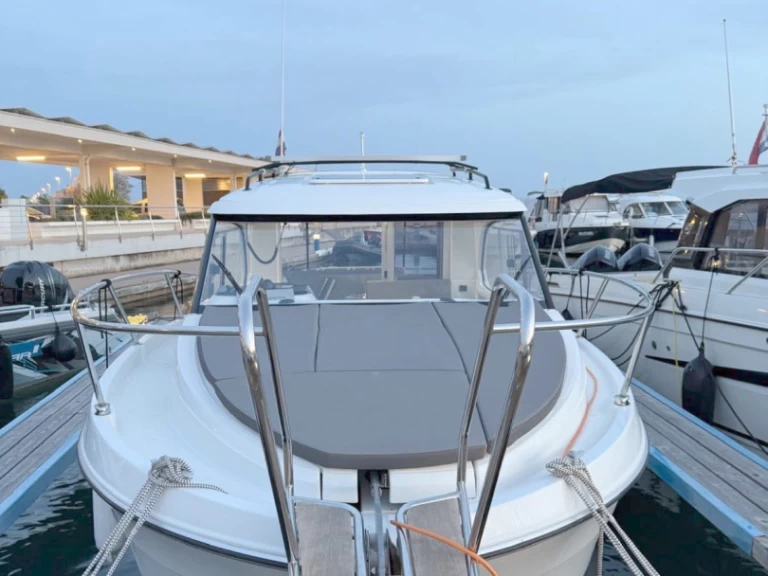 Location Bateau à moteur à Borik Marina - Bénéteau Antares 8 OB