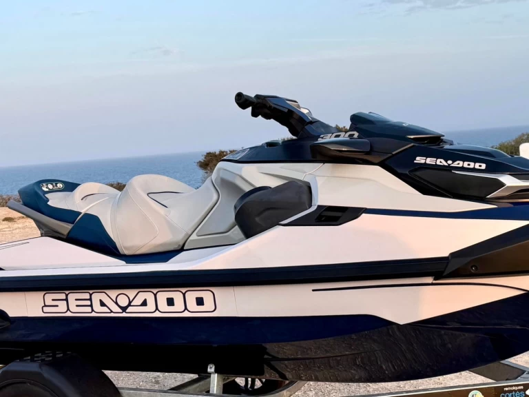 Jet ski à louer à Marina Ibiza au meilleur prix