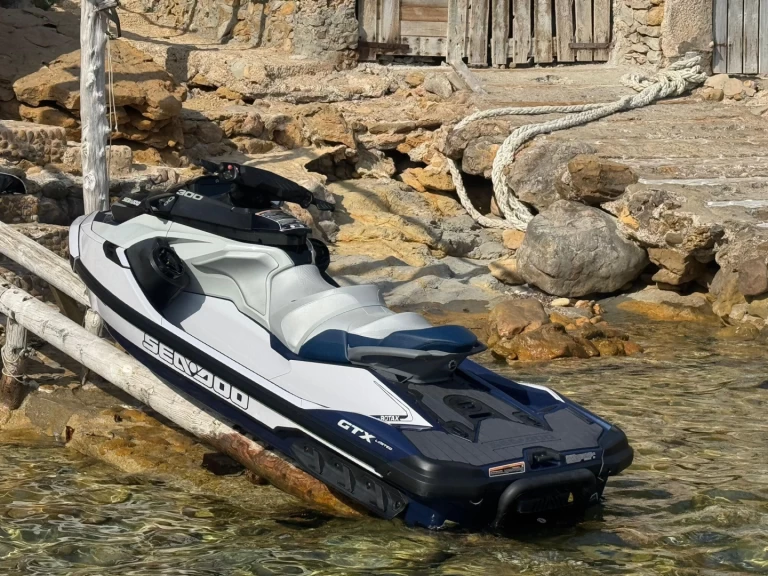 Sea-Doo Gtx limited 300 a louer à Marina Ibiza