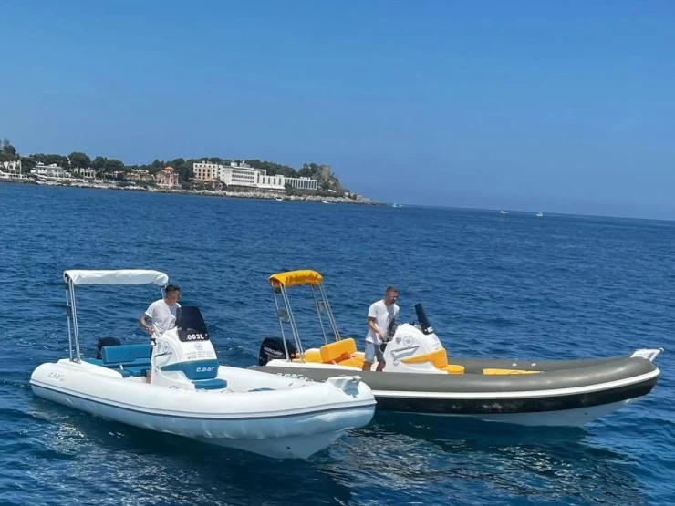 Louer Semi-rigide avec ou sans skipper 2 BAR à Palerme