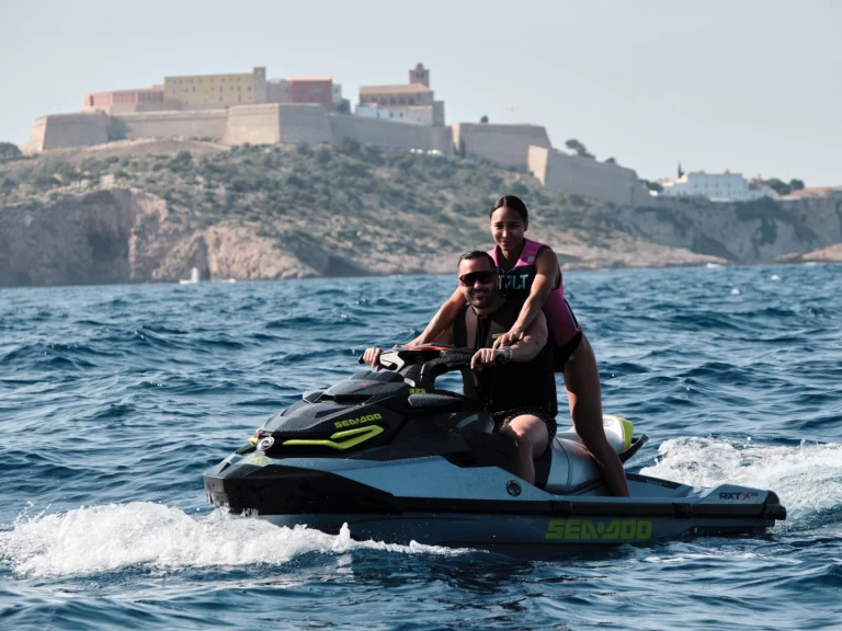 Louez un Sea-Doo RXT-X 325 cv à Ibiza (Ville)