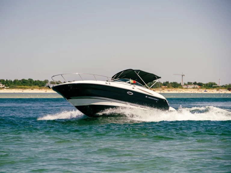 Location bateau Monterey 250 CR à Marina de Tróia sur Samboat