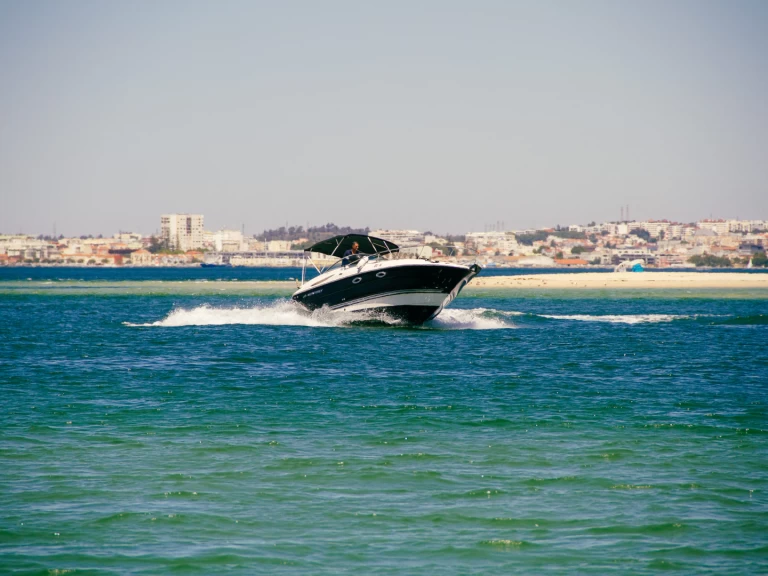 Louer Bateau à moteur avec ou sans skipper Monterey à Marina de Tróia