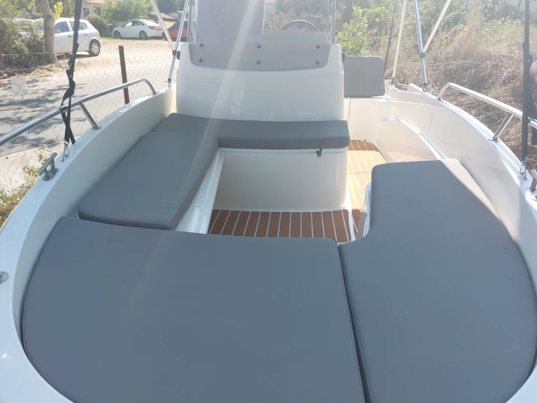 Location Bateau à moteur Remus avec permis