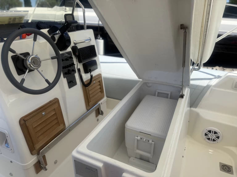 Louer Semi-rigide avec ou sans skipper Joker Boat à Porto Badino