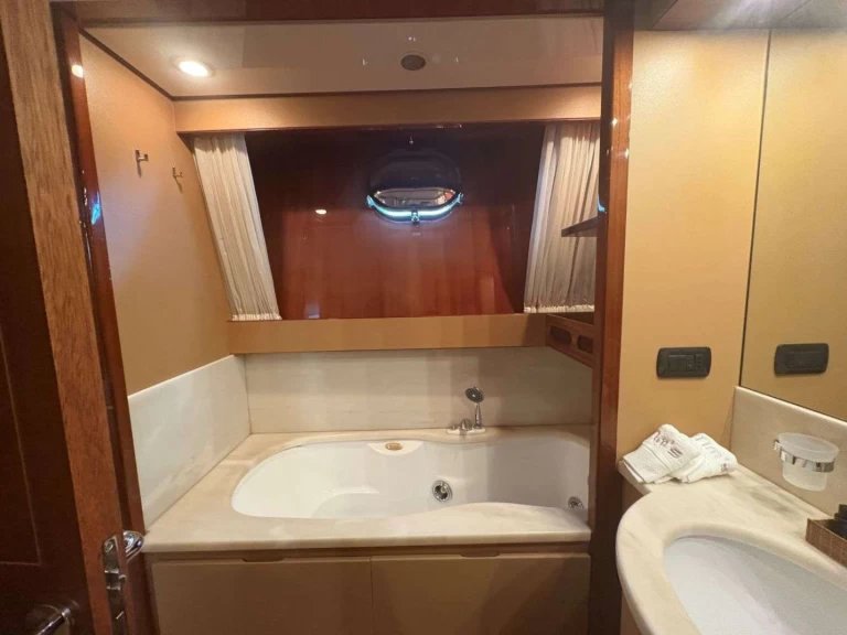 Yacht à louer à Ellinikó au meilleur prix