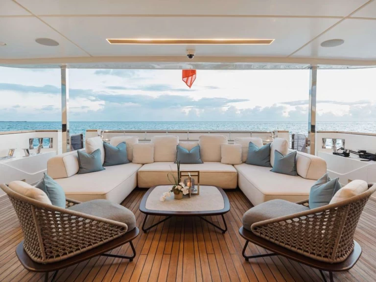 Location Yacht Custom Line avec permis