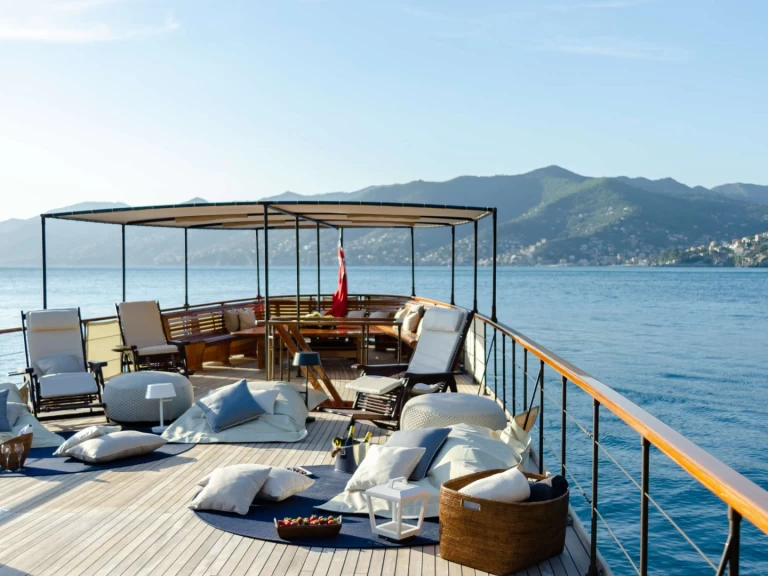 Location bateau Cannes pas cher OVER THE RAINBOW OF LONDON