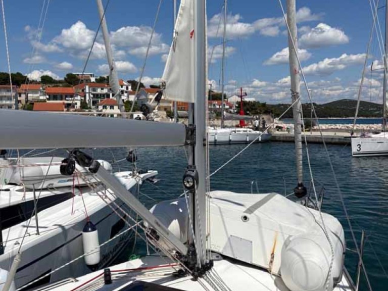 Location à Jezera - Bavaria Cruiser 34 Style sur SamBoat
