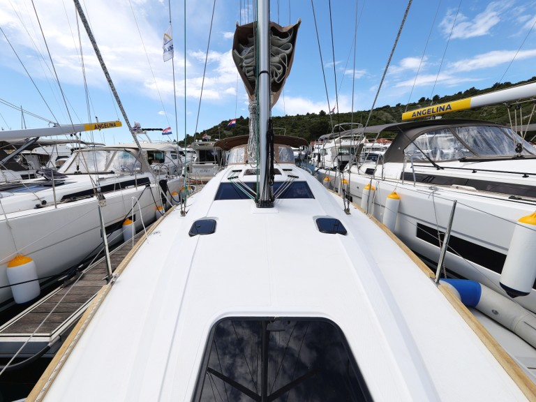 Louer Voilier avec ou sans skipper Elan à Primošten