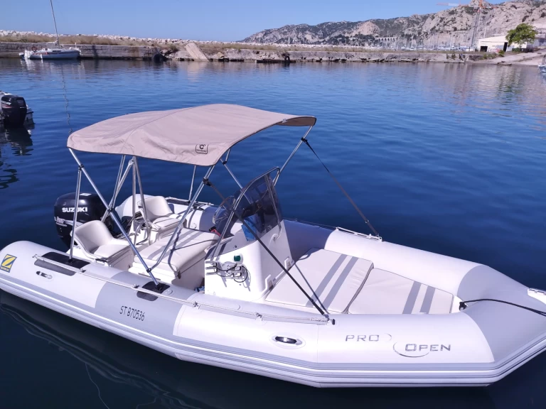 Louer Semi-rigide avec ou sans skipper Zodiac à L'Estaque