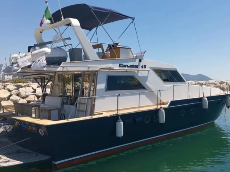 Location Bateau à moteur Canados avec permis