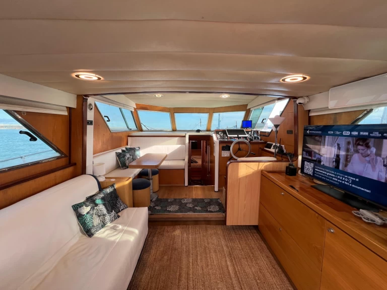 Bateau à moteur à louer à Catane au meilleur prix