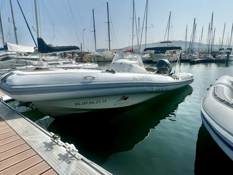 Louer Semi-rigide avec ou sans skipper Kelt à Sète