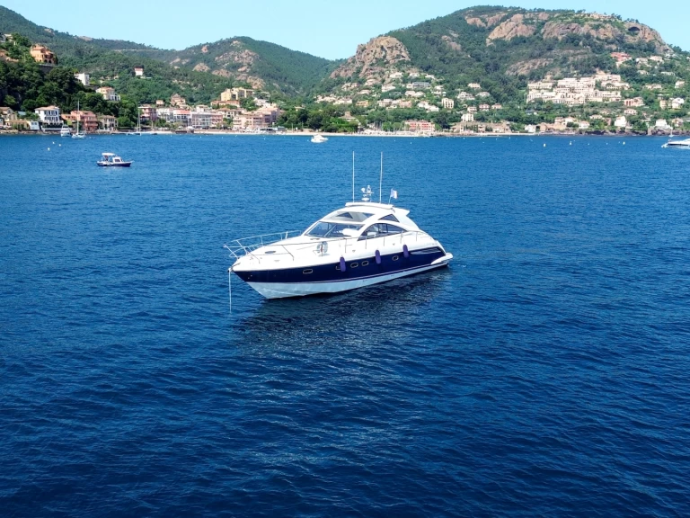 Location Bateau à moteur Fairline avec permis