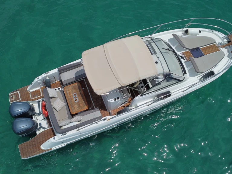 Louez un Jeanneau Cap Camarat 10.5 WA à Puerto Portals