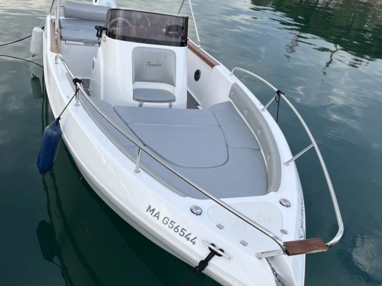 Bateau à moteur à louer à Six-Fours-les-Plages au meilleur prix