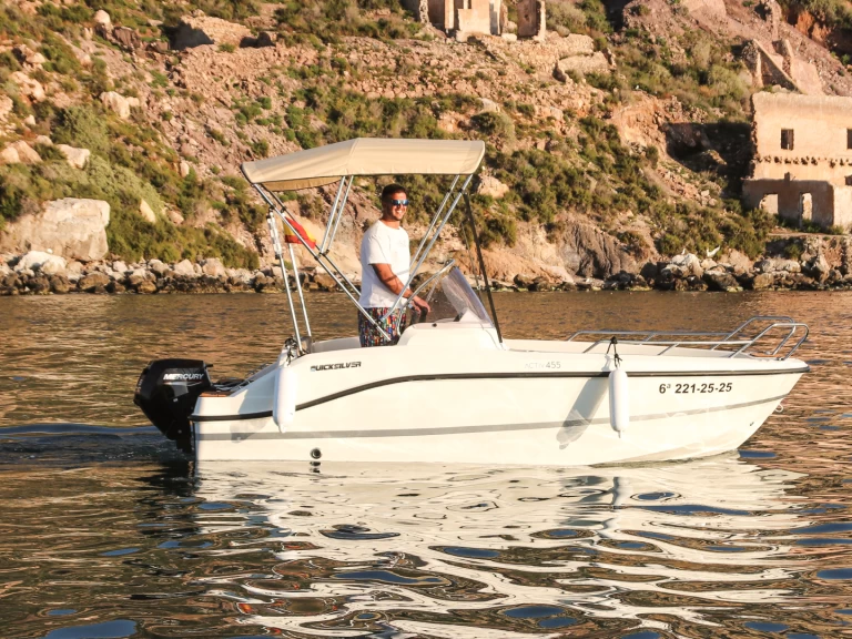 Location Bateau à moteur Quicksilver avec permis