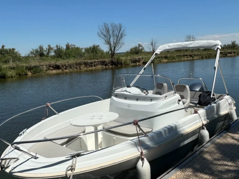 Jeanneau Cap Camarat 5.5 CC Serie 2 Style a louer à Palavas-les-Flots