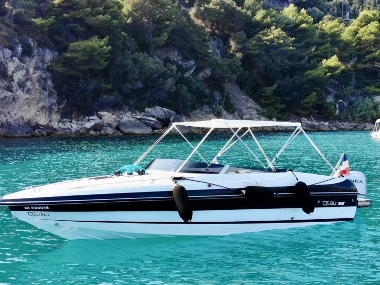 Location Bateau à moteur Tullio-Abbate avec permis