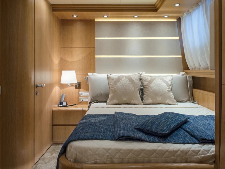 Location bateau Fipa Italiana Yachts Maiora 32 DP Fly à Poltu Quatu sur Samboat