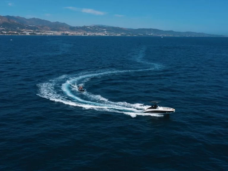 Louer Bateau à moteur avec ou sans skipper Suzuki à Marbella
