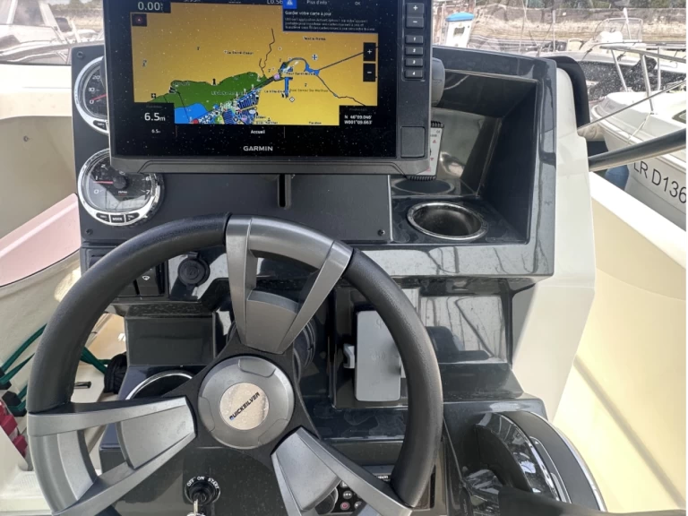 Quicksilver 705 Open a louer à La Rochelle