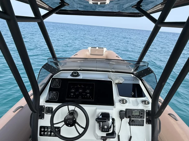 Location Bateau à moteur Brig avec permis