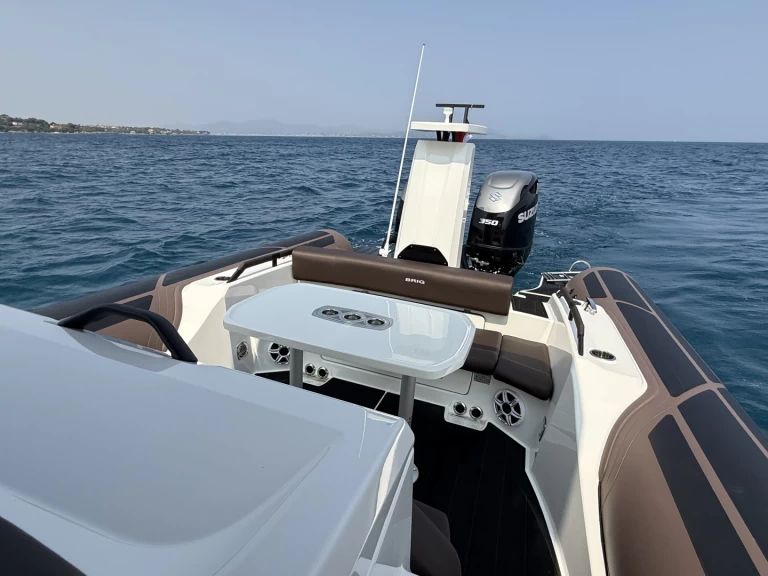 Bateau à moteur à louer à Saint-Tropez au meilleur prix