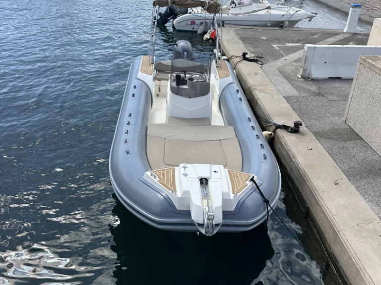 Location Semi-rigide à Port de Hyères (St Pierre) - Capelli Capelli 700 Sun