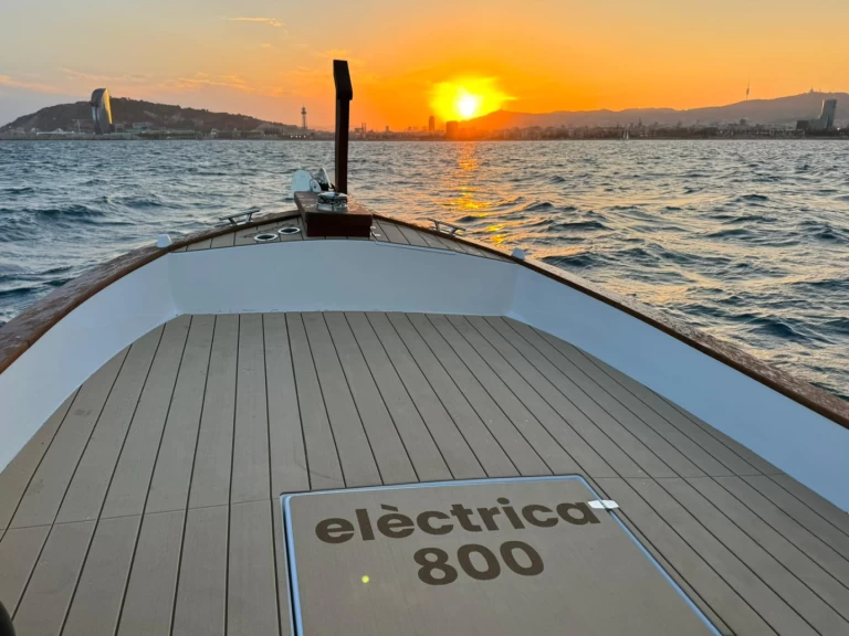 Location à Marina de Palamós - Electric Inside Boats 800 sur SamBoat