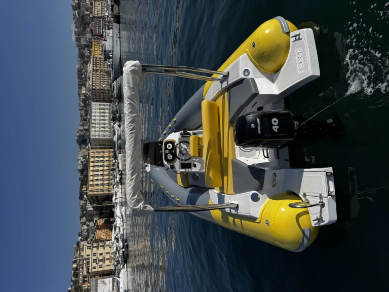 Louez un 2bar 620 à Naples