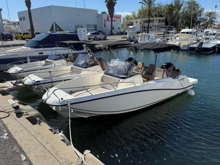 Bateau à moteur à louer à Saint-Cyprien au meilleur prix