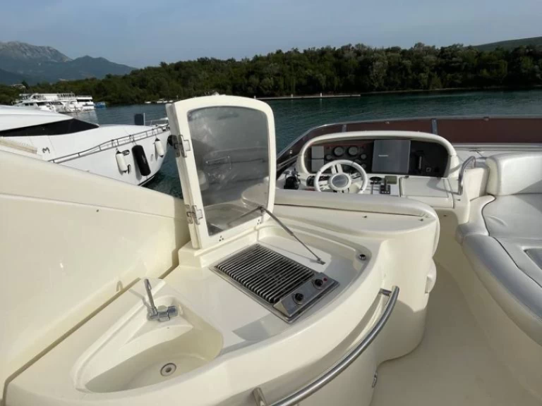 Location Yacht Azimut avec permis