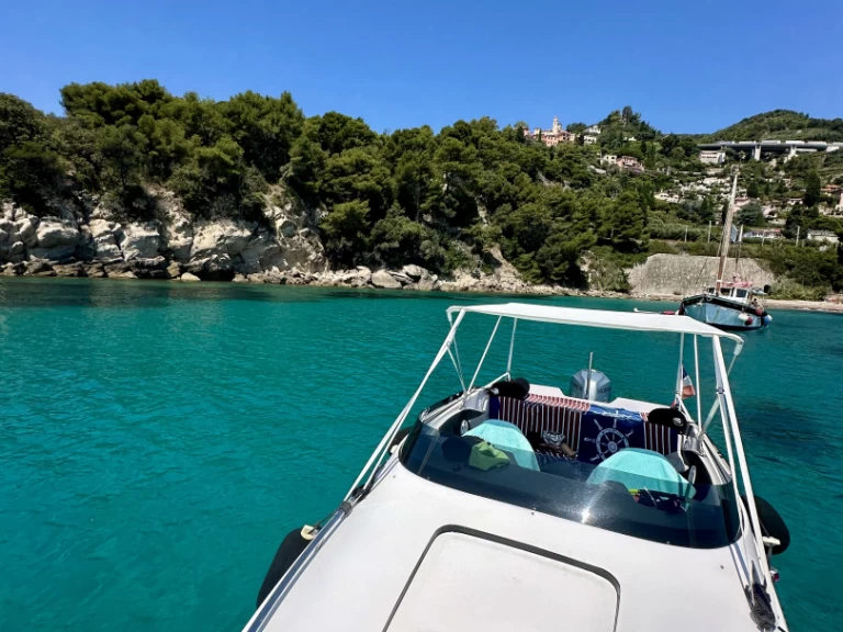 Louer Bateau à moteur avec ou sans skipper Tullio-Abbate à Menton