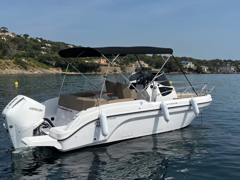 Location bateau Saint-Raphaël pas cher Next 240 Sh