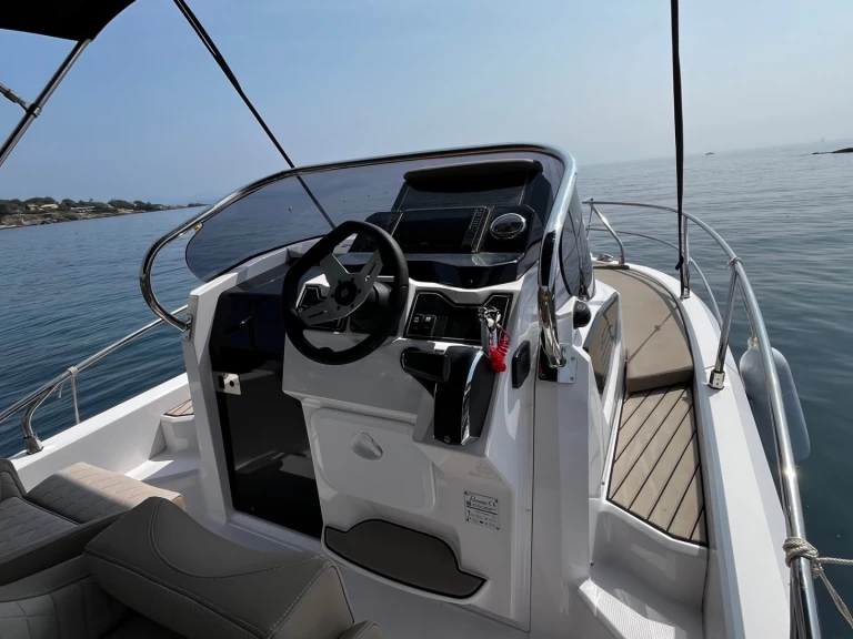 Louer Bateau à moteur avec ou sans skipper Ranieri à Saint-Raphaël