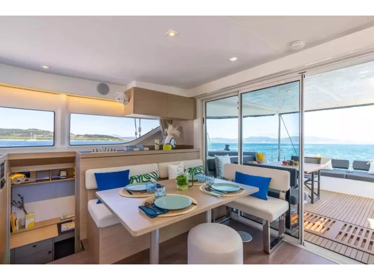 Catamaran à louer à Cugnana Verde au meilleur prix