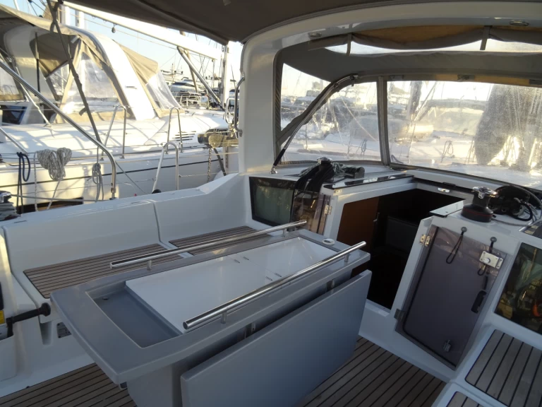 Louez un Bénéteau Oceanis 41.1 à Álimos