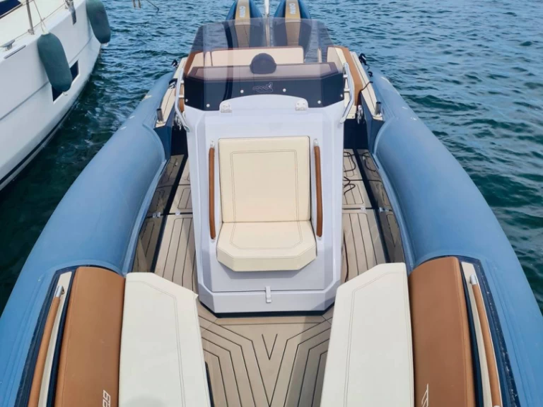 Louer Semi-rigide avec ou sans skipper MV Marine à Saint-Florent