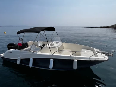 Motorboat for rent Saint-Aygulf at the best price